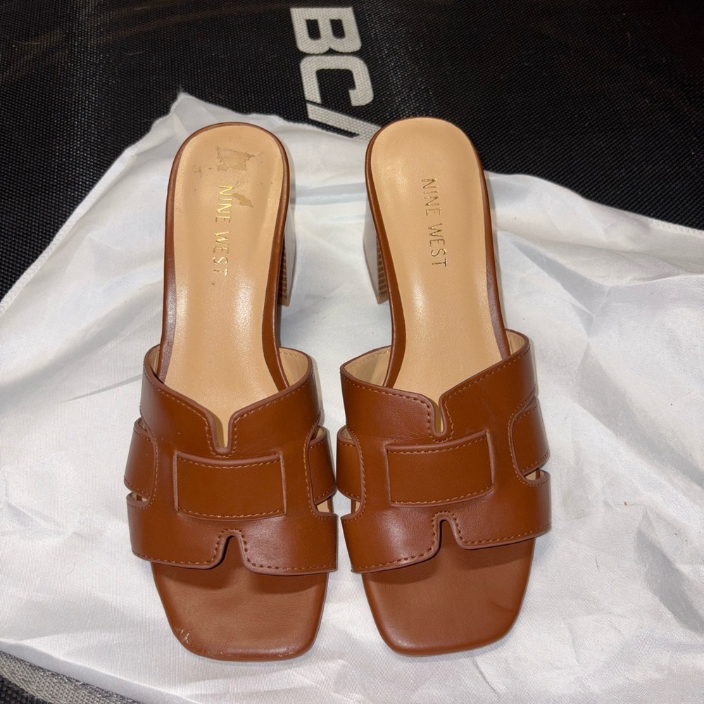 TAKING OFFERS Nine West Tan Women's Mules